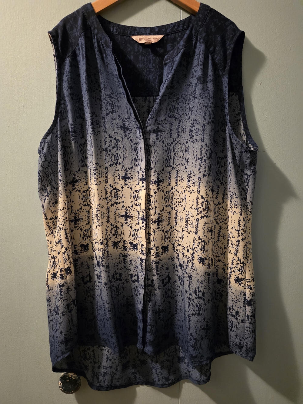 Max Studio Navy and Cream Ombre Sleeveless Tunic